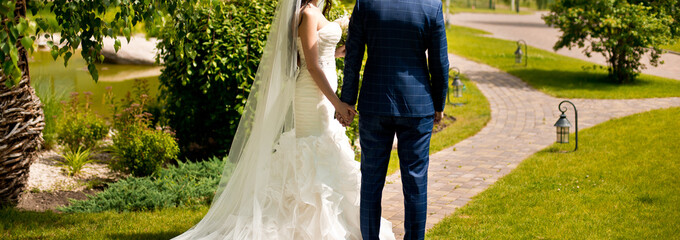 Wall Mural - Bride and groom on wedding day