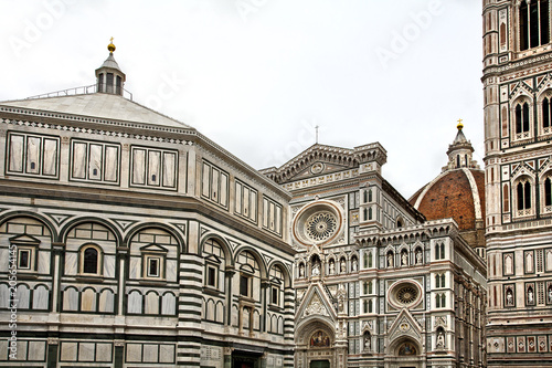 Plakat przednia fasada włoskiego kościoła