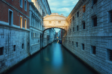 Wall Mural - Ponte dei Sospiri in Venice early in the morning before sunrise