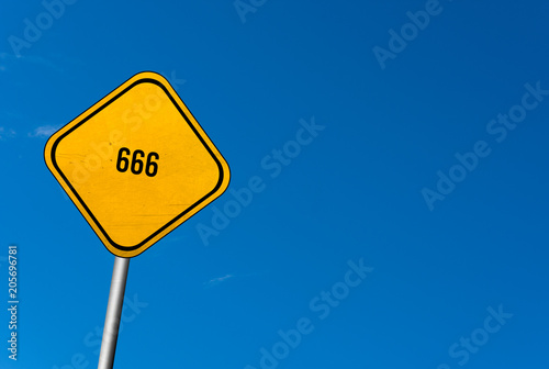 Fotografía 666 - yellow sign with blue sky