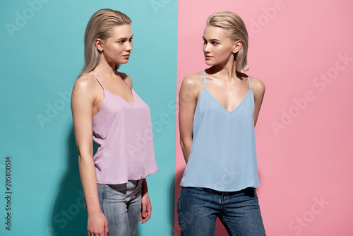 Fotografía Well groomed carefree ladies standing and looking at each other with curiosity