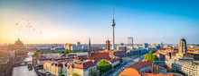 Berlin Skyline Mit Nikolaiviertel, Berliner Dom Und Fernsehturm