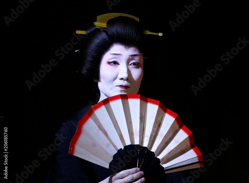 traditional geisha dance Misress crushing penis