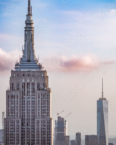 Fotomural Empire State Building and NYC One World Trade Center at sunset, Manhattan, New Y