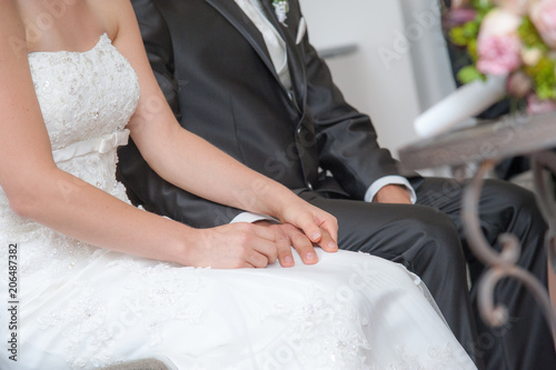 Hochzeit Heiraten Hochzeitspaar Details Schmuck Deko Ringe Anzug Kleid Kaufen Sie Dieses Foto Und Finden Sie Ahnliche Bilder Auf Adobe Stock Adobe Stock
