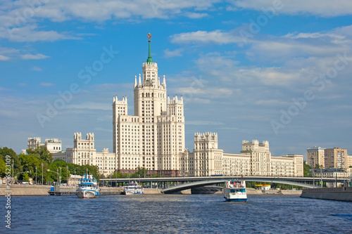 Zdjęcie XXL Wieżowiec na nabrzeżu Kotelnicheskaya w Moskwie.