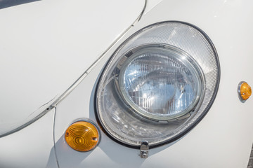 自動車のヘッドライト　Headlight of the old car