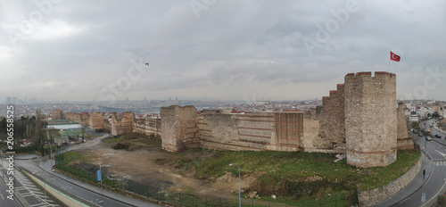 Cuadros en Lienzo Walls of Constantinople in Istanbul Turkey