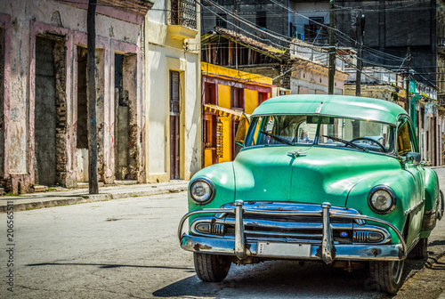 Plakaty Kuba   amerykanski-stary-samochod-na-kubie-jak-z-filmu-casablanka