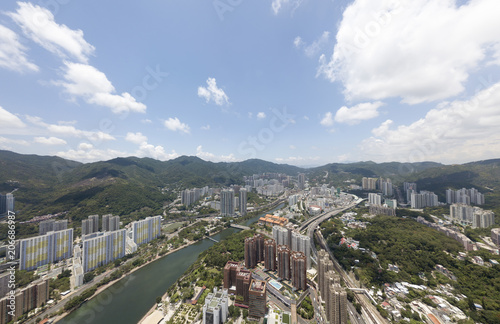 Plakat Powietrzny panarama widok na Shatin, Tai Bladym, Shing Mun rzeka w Hong Kong