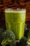 Fototapeta Kuchnia - fresh broccoli juice on a wooden background