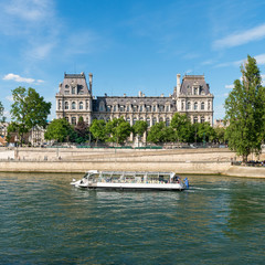 Wall Mural - Das Rathaus Hotel de Ville in Paris, Frankreich