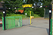 © Nimur - Entrance way with height restriction