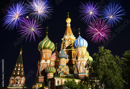 Zdjęcie XXL Fajerwerki nad Saint Basil&#39;s Cathedral, Moskwa