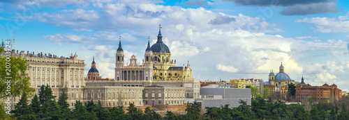 Pinturas sobre lienzo  anta Maria la Real de La Almudena Cathedral and the Royal Palace