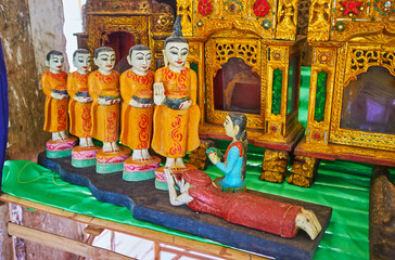 Canvas Print - Carved sculptures in Indein market stall, Inle Lake, Myanmar