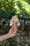 Słodki deser, lody, gofry