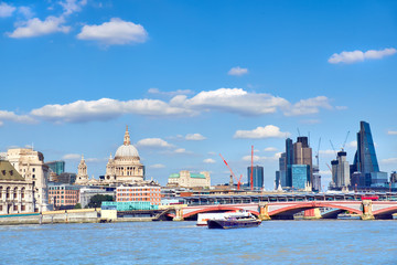 Wall Mural - London, panoramic view over Thames river with St. Paul and London skyline on a bright day