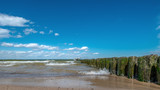 Fototapeta  - Drewniane pale chroniące plażę przed falami, Międzyzdroje, Polska