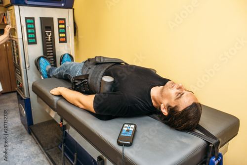 Cuadros en Lienzo Man with problems of low back spinal hernia on stretching and decompression proc