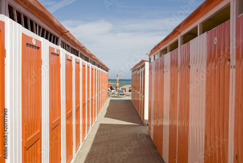 Photographie wooden beach cabins by the sea, changing rooms, orange and white, used to change