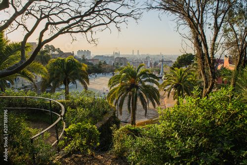 Zdjęcie XXL Piękny punkt widzenia Barcelony na wschód, naturalne położenie na wiosnę.