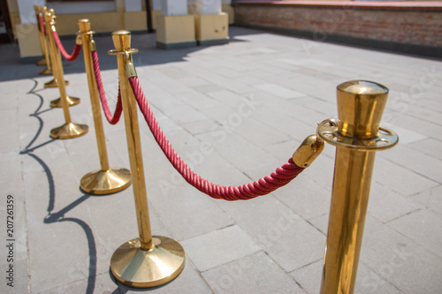 Goldene Pfosten Absperrung Roter Teppich Buy This Stock Photo