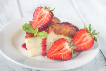 Canvas Print - Slice of cheesecake with fresh strawberries