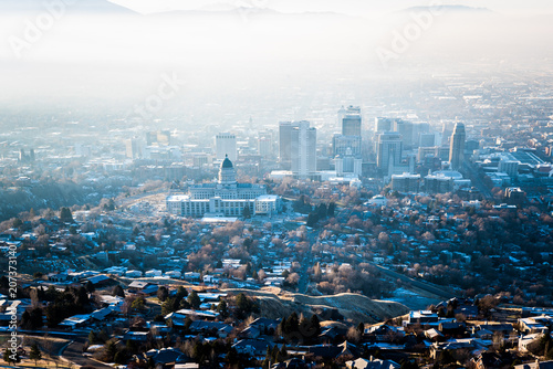 zdjecia-lotnicze-z-salt-lake-city-z-centrum-miasta-w-tle
