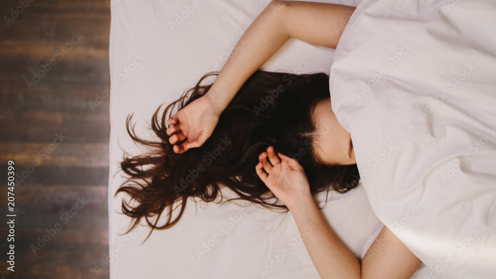 Woman sleeping on bed - obrazy, fototapety, plakaty 