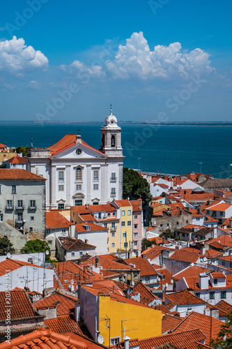 Plakat Lisbon morza panoramiczny pejzaż miejski widok pod słońcem