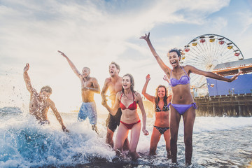 Wall Mural - Friends playing in the ocean