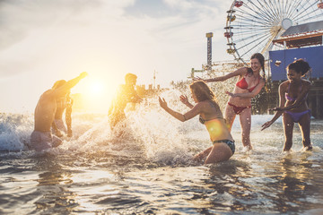 Wall Mural - Friends playing in the ocean