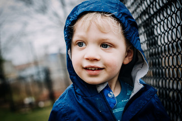 Wall Mural - toddler boy playing in the rain