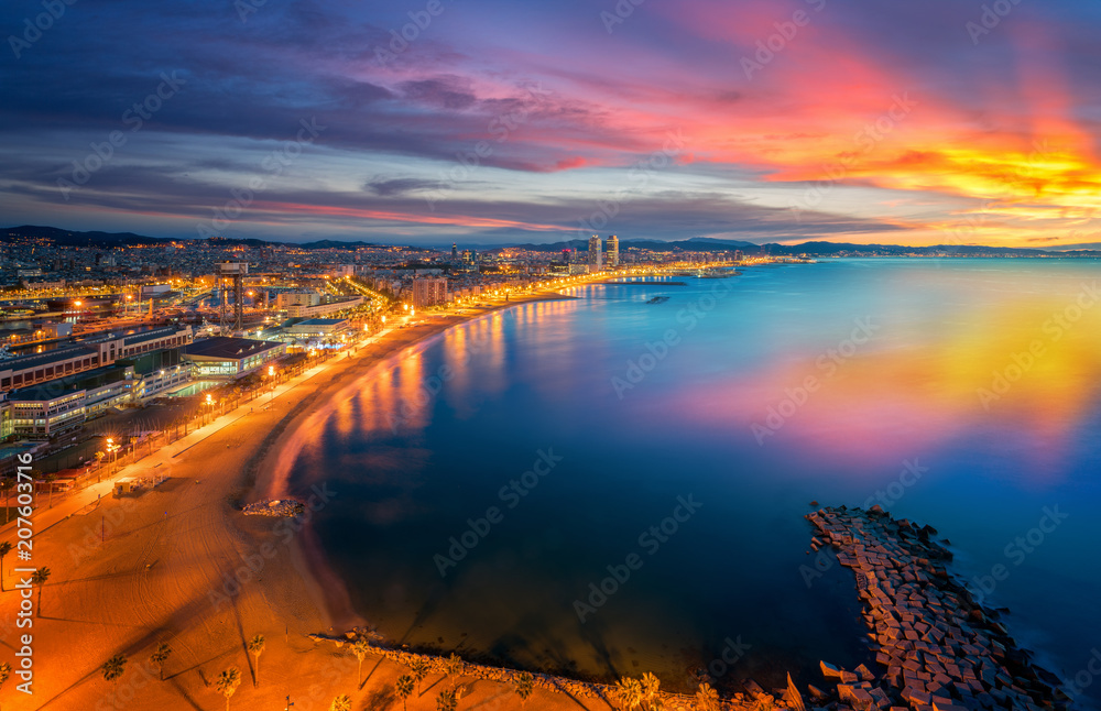 Obraz na płótnie Barcelona beach on morning sunrise w salonie