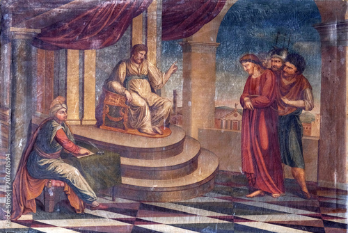 Fotografía 1st stations of the cross, Jesus is condemned to death, Pontius Pilate washes hi