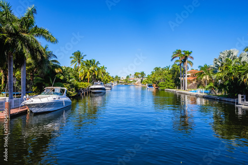 Fotomural Waterfront community in South Florida