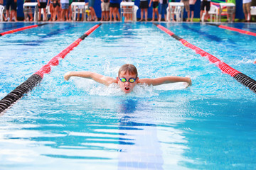 Wall Mural - Boy swimming butterfly