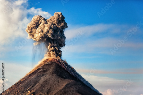 Cuadros en Lienzo El Volcán de Fuego, Guatemala, 21.04.2018