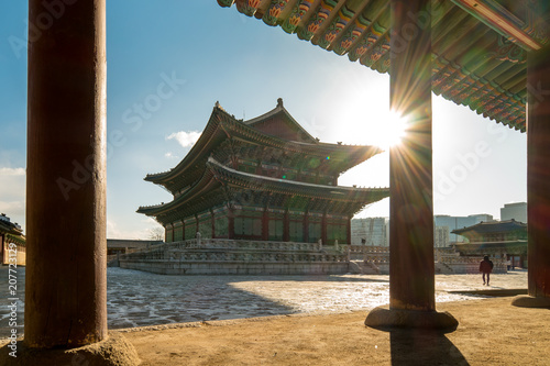 Plakat Ranku wschód słońca przy Gyeongbokgung pałac w Seul mieście, Korea