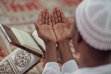 Poster - African Muslim Man Making Traditional Prayer To God While Wearing Dishdasha