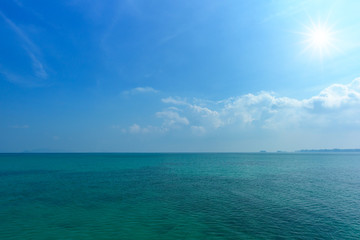 Canvas Print - tropical sea and blue sky with sun.