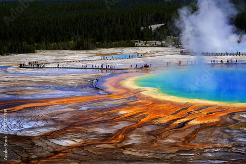 Plakat Grand Prismatic Spring Yellowstone National Park Tourists Viewing Spectacular Scene