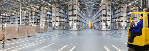 Fotomural Huge distribution warehouse with high shelves