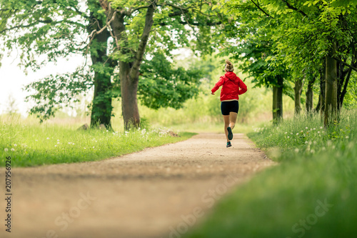 Fotografía Running woman, enjoying summer day in park