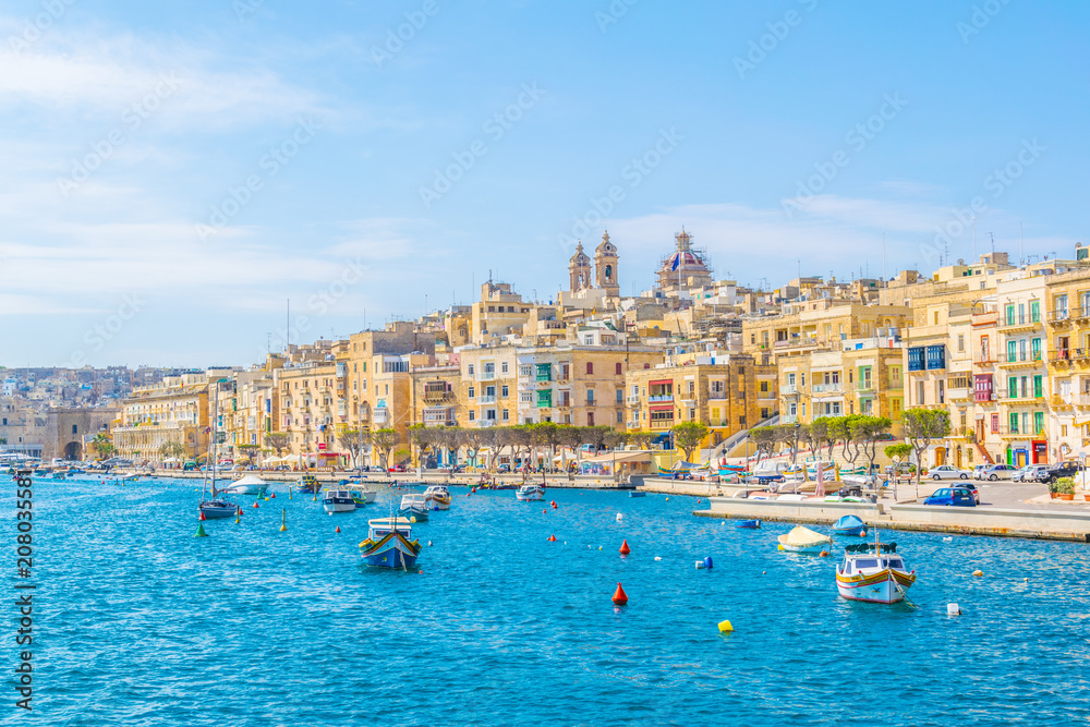 Coastline of Senglea town in Malta - obrazy, fototapety, plakaty 