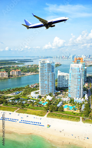 Zdjęcie XXL Samolotowy latanie nad Miami plażą, Floryda