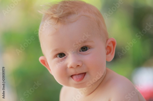 Petit Bebe Garcon Tire La Langue Soleil Ete Nature Jolie Lumiere Stock Photo Adobe Stock Petit Bebe Garcon Tire La Langue Soleil Ete Nature Jolie Lumiere Stock Photo Adobe Stock