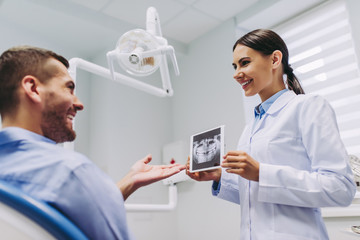 Wall Mural - doctor showing x-ray to the patient