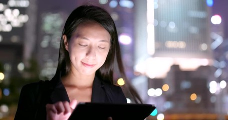 Poster - Business woman use tablet computer at night